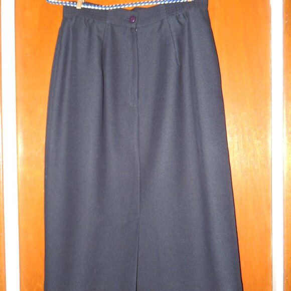 Skirt - Picture 2 of 3